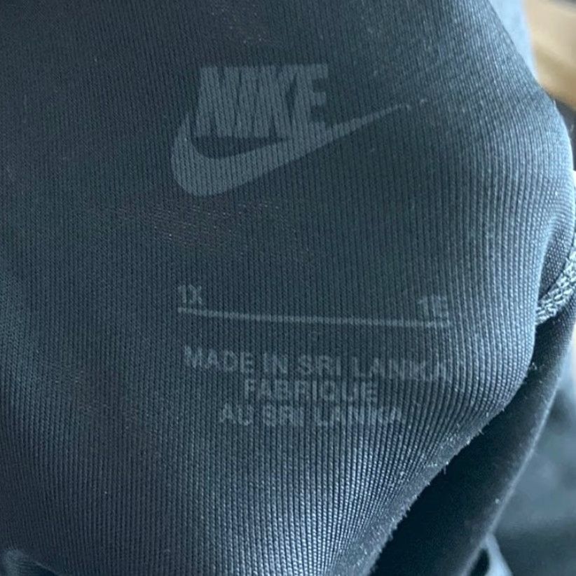 Nike Nike Womens Pants Black Gold Pull On High Rise Crop Leggings 1X Modern Activewear Women Leggings Slim Fit Black Gold 1X Size 40" / US 18 - 4 Thumbnail
