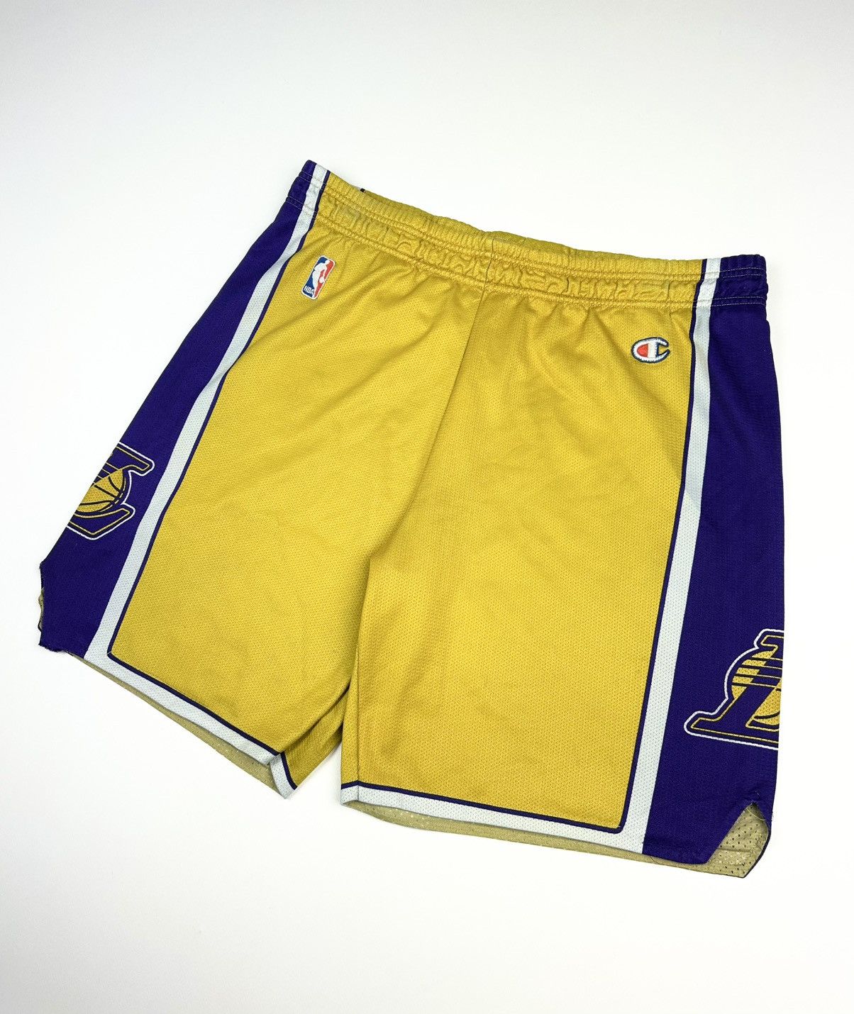Champion × NBA Lakers vintage yellow Champion NBA basketball shorts Size US 32 / EU 48 - 3 Thumbnail