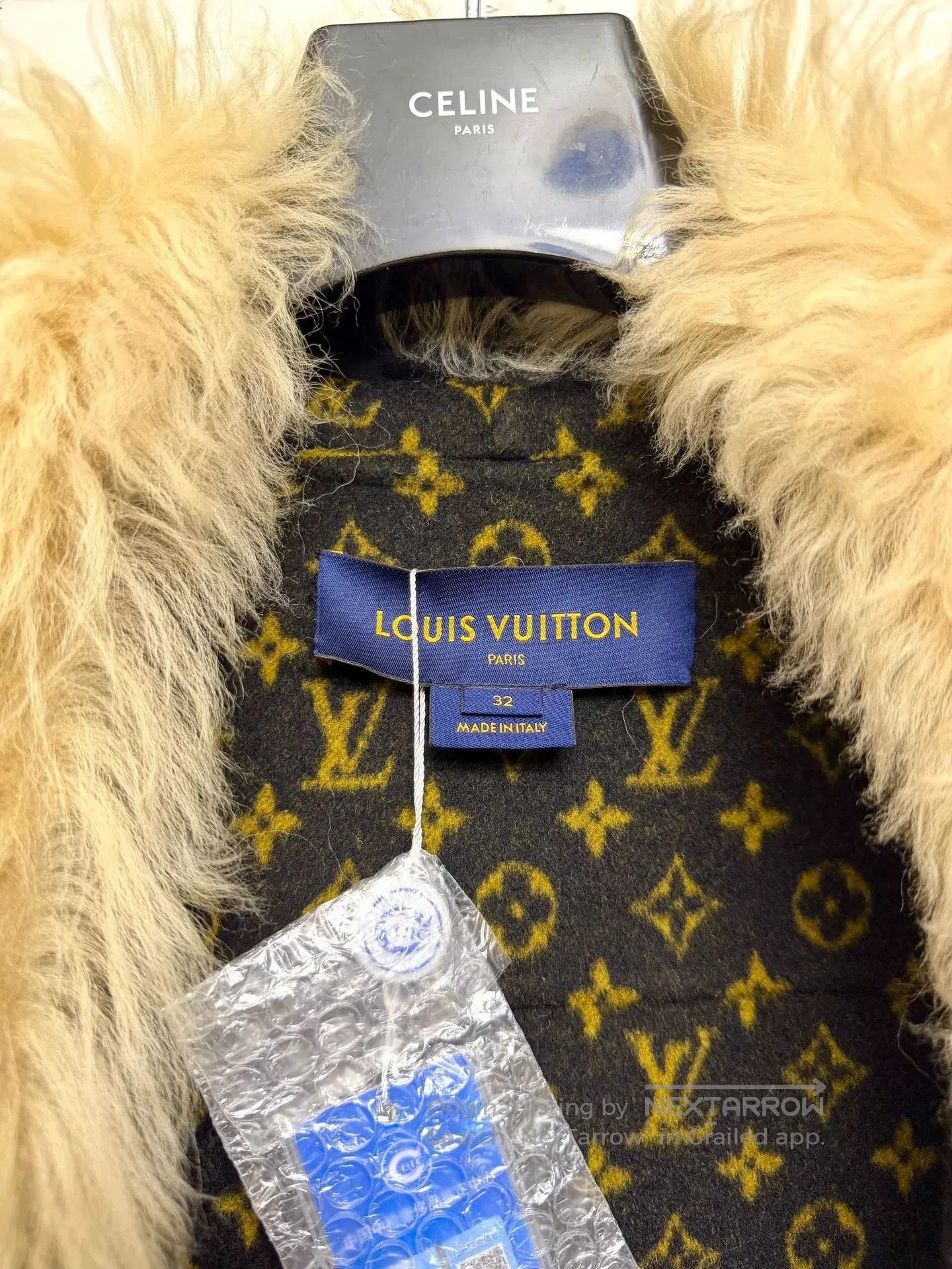 Louis Vuitton louis vuitton black wool coat with fur collar. Size XS / US 0-2 / IT 36-38 - 2 Thumbnail