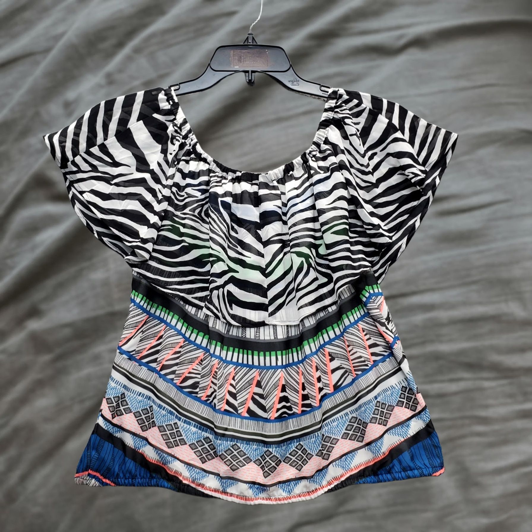 Express Express Blouse Womens M Geometric Sheer Cap Sleeve Stretch Hem Top Size M / US 6-8 / IT 42-44 - 1 Thumbnail