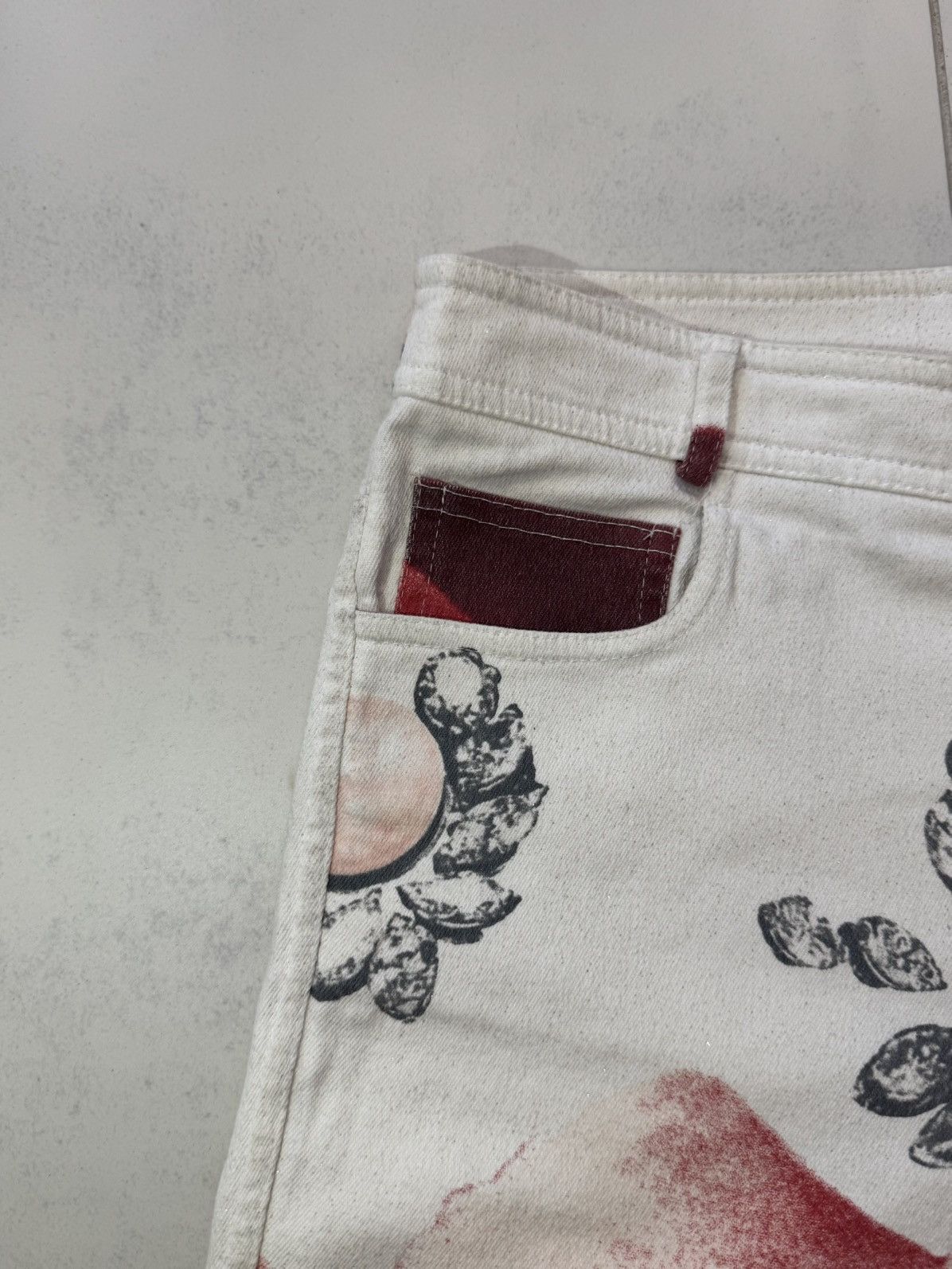 Alexander McQueen Alexander McQueen 90s Vintage Face Print Jeans Size 28" / US 6 / IT 42 - 7 Thumbnail