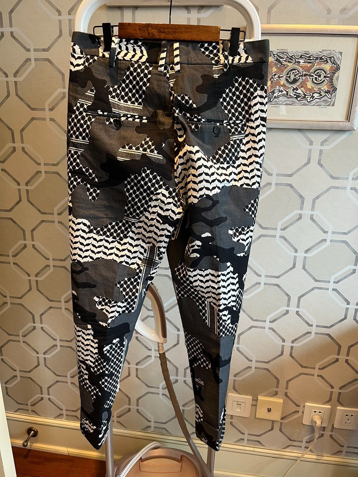 Neil Barrett Neil Barrett Gray Camouflage Cropped Pants Size US 30 / EU 46 - 4 Thumbnail