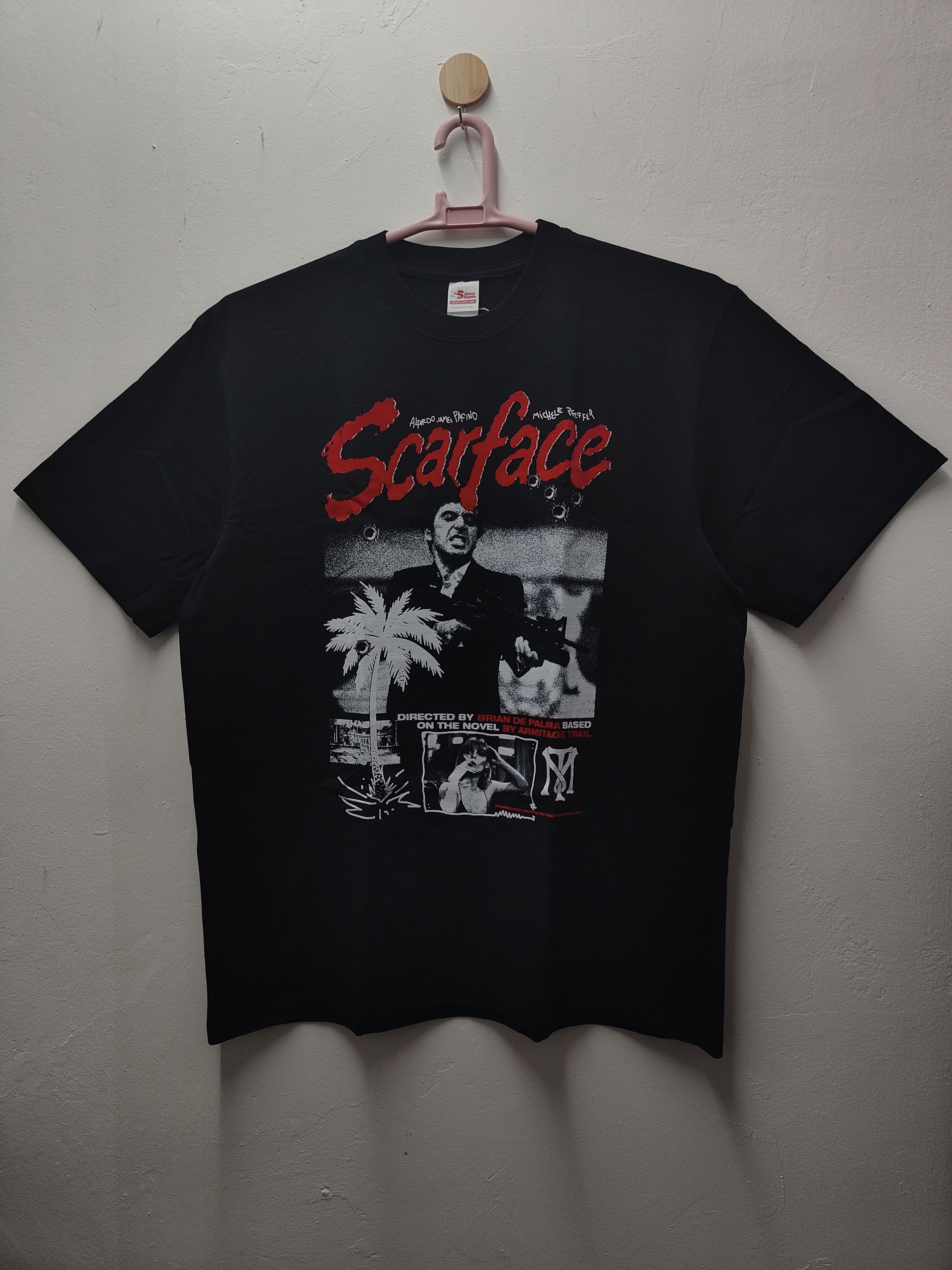 Other Scarface "The World Is Yours" T-shirt Size US XL / EU 56 / 4 - 1 Thumbnail