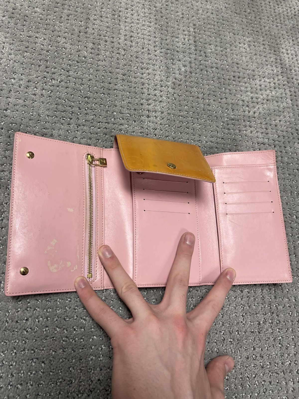 Louis Vuitton Louis Vuitton Vernis Yellow Wallet Size ONE SIZE - 2 Thumbnail