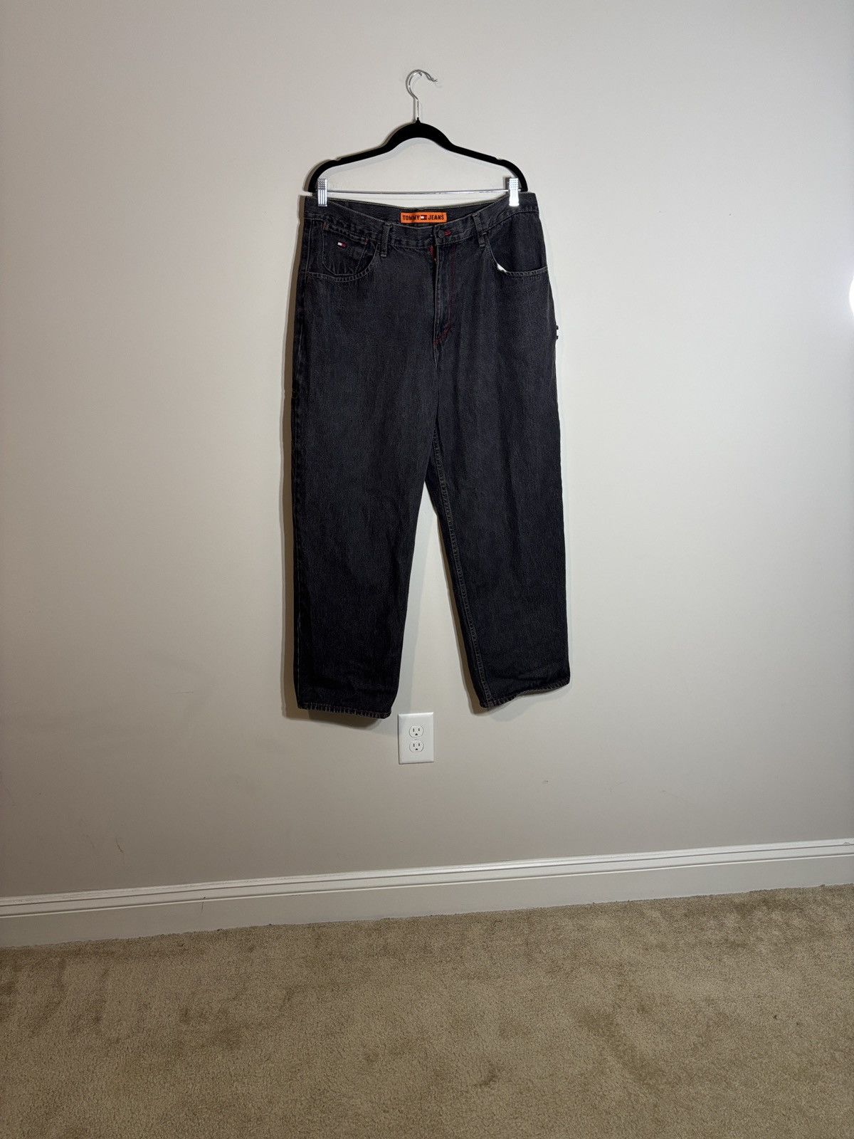 Tommy Hilfiger Vintage Tommy Hilfiger Jeans Black Denim Loose Skater 36x30 Size US 36 / EU 52 - 1 Thumbnail