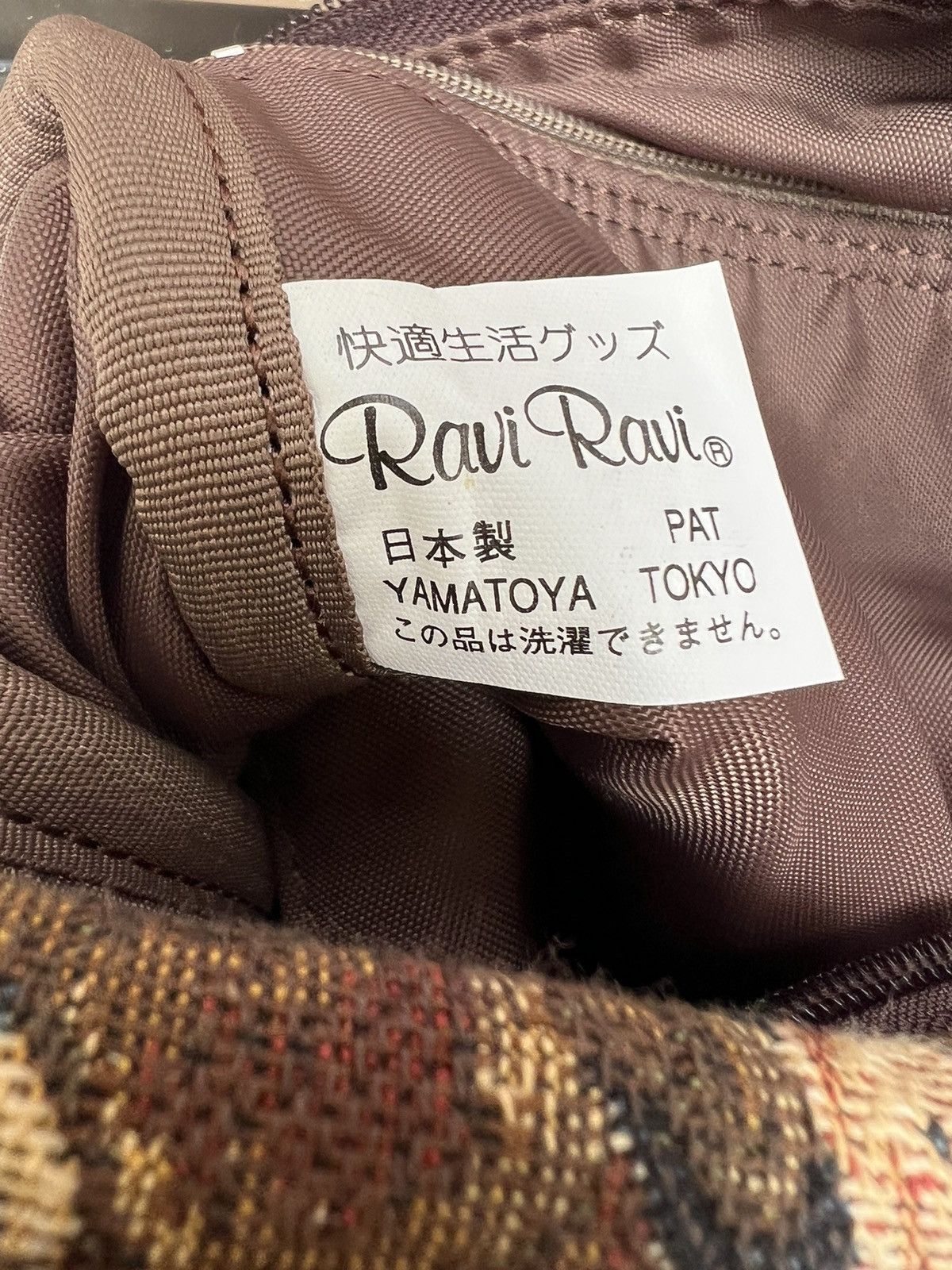 Japanese Brand Vintage Yamatoya Tokyo Ravi Ravi Jacquard Bears Sling Bag Size ONE SIZE - 24 Thumbnail