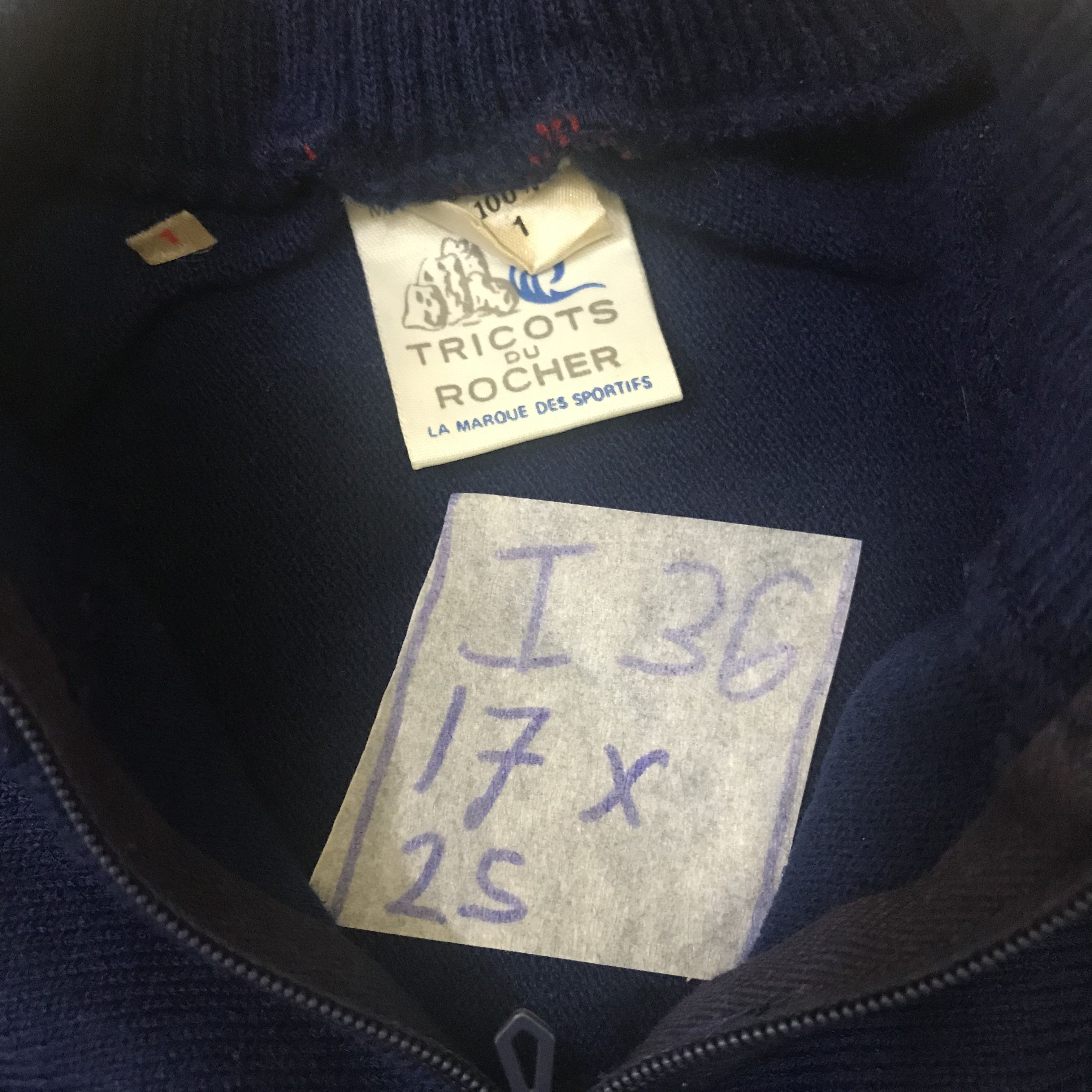 Vintage I36 RARE! VTG French Cycling jersey Tricots du Rocher Size US M / EU 48-50 / 2 - 3 Thumbnail