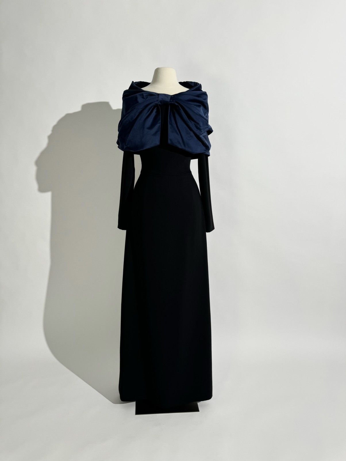 Other Brand New US 8 REEM ACRA Silk Cape Evening Gown Size M / US 6-8 / IT 42-44 - 2 Thumbnail