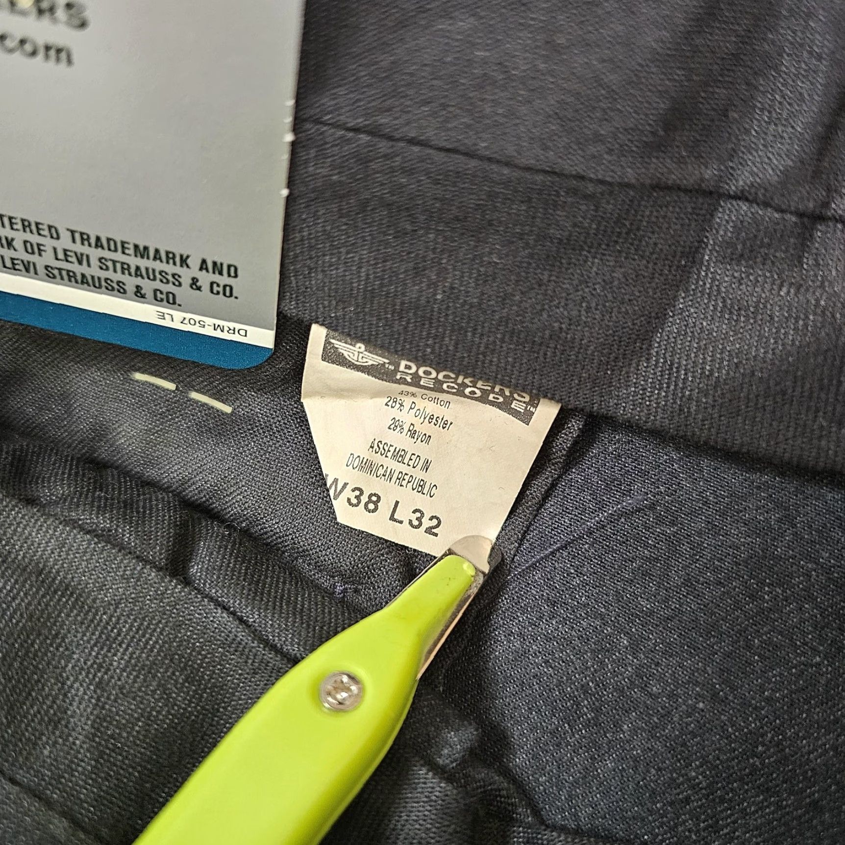 Dockers Dockers Pants Mens 38x30 Gray Sueded Heather Pleated Relaxed Fit Size US 38 / EU 54 - 4 Thumbnail