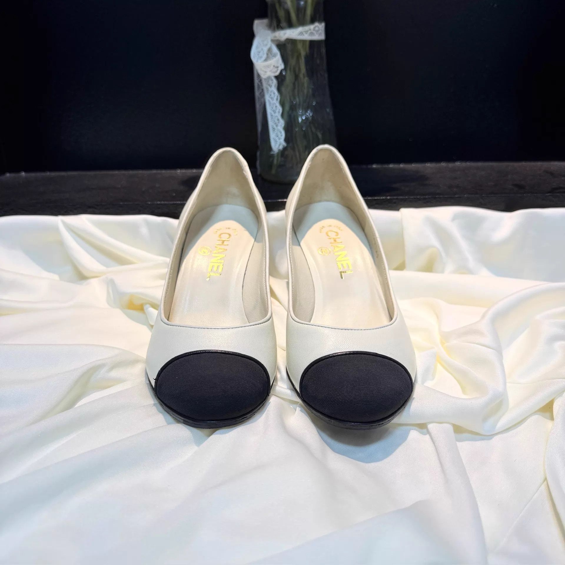 Chanel CHANEL Black & White Mary Jane Heels 37.5 99 New Size US 7 / IT 37 - 2 Thumbnail