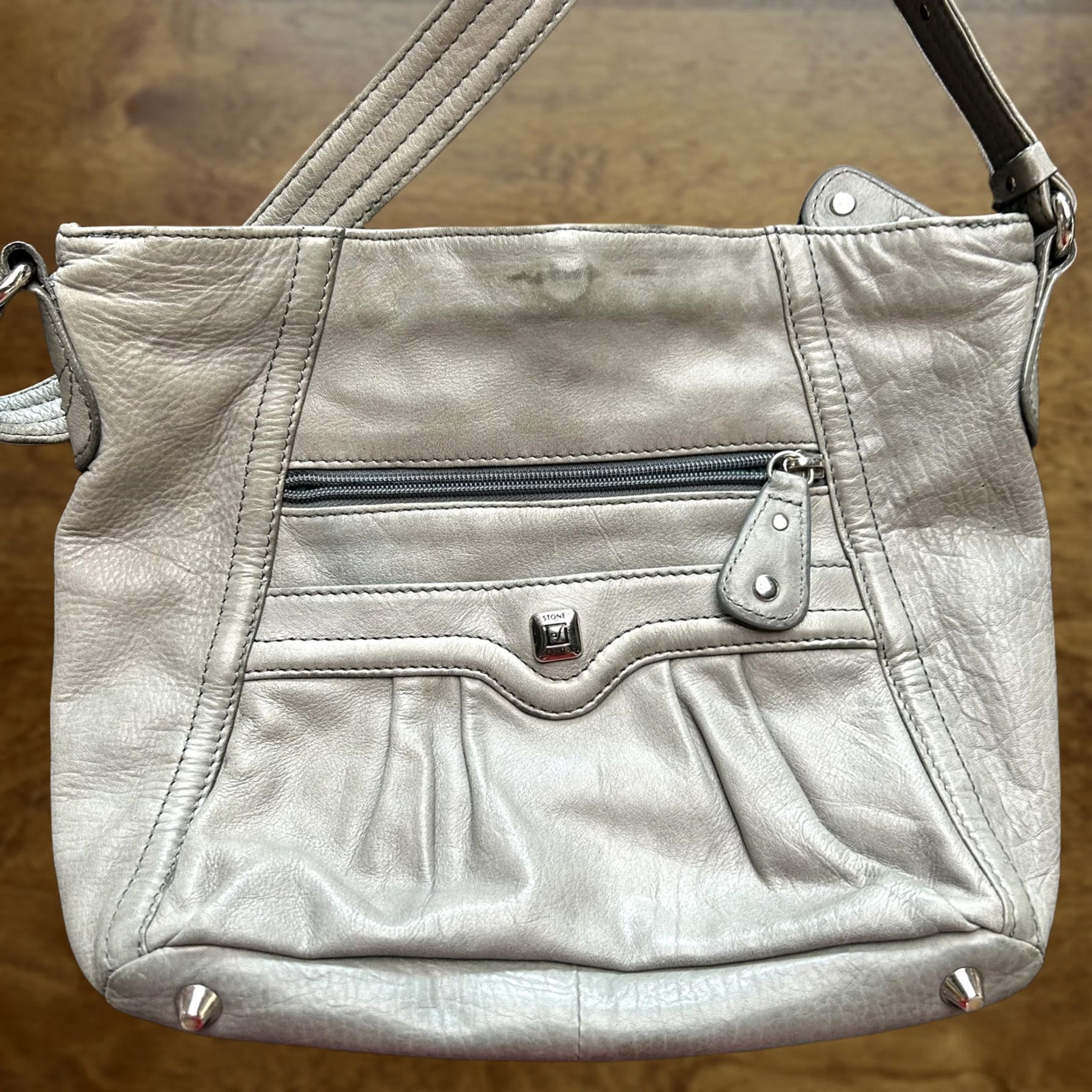 Vintage Stone Mountain Crossbody Bag Womens Medium Gray Leather Zip Pockets Adj Strap Size ONE SIZE - 1 Thumbnail