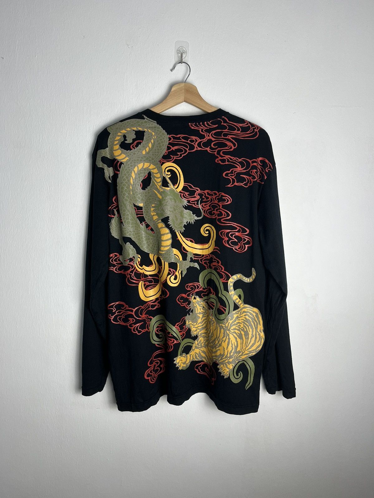 Japanese Brand Sukajan Japan Dragon VS Tiger Full Printed Tshirt Amore Puro Size US XL / EU 56 / 4 - 1 Thumbnail