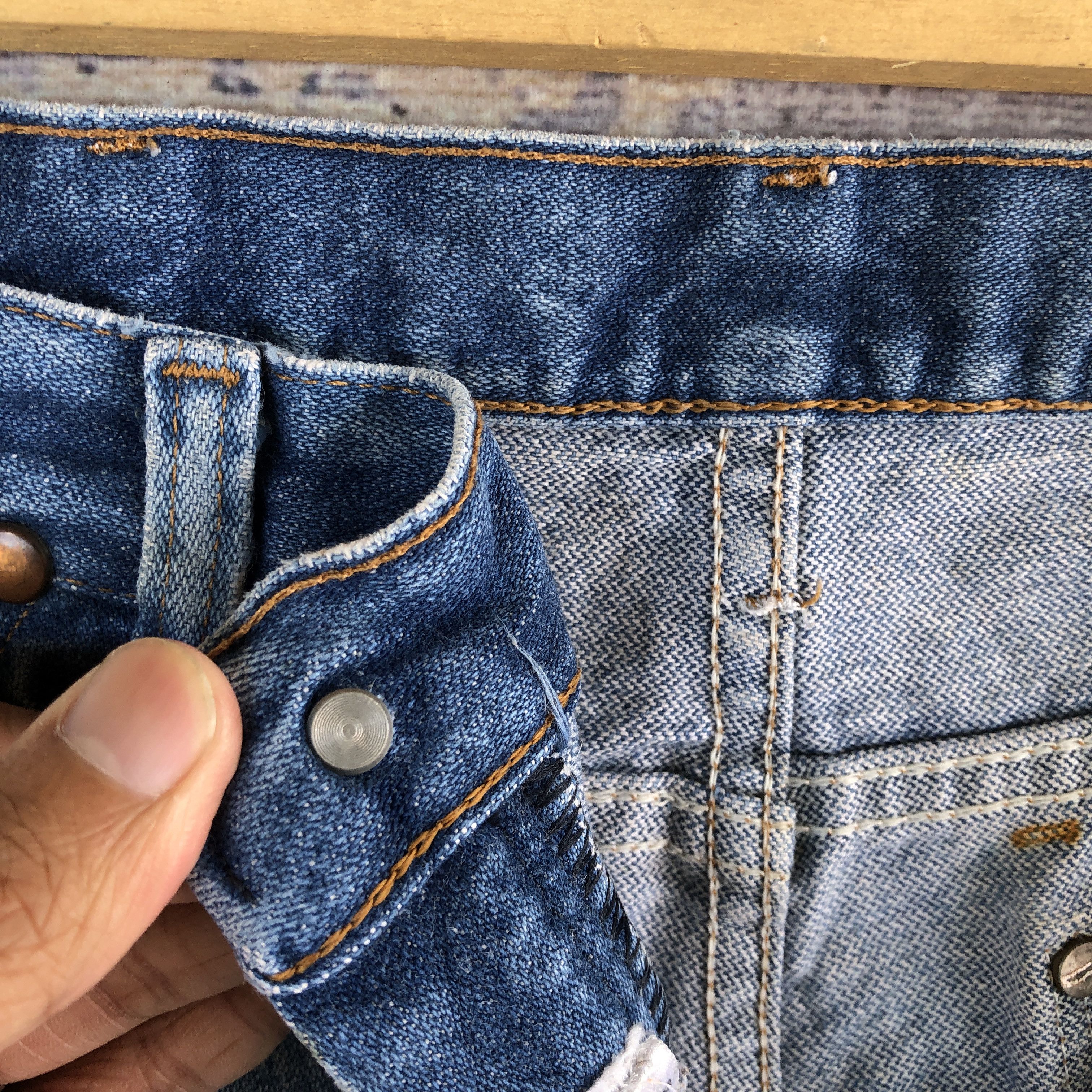 Vintage Vintage Distressed Wrangler Jeans Faded Blue Denim Pants Size US 30 / EU 46 - 8 Thumbnail