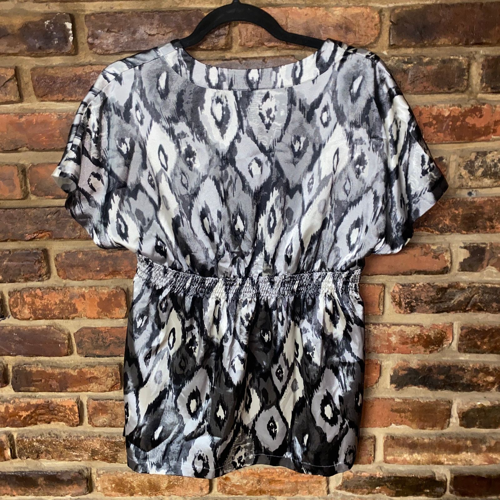 Apt. 9 Apt. 9 Gray Black Printed Short Sleeve V-Neck Top Size Small Size S / US 4 / IT 40 - 6 Thumbnail