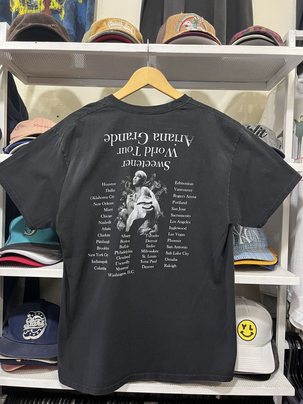 Band Tees Ariana Grande sweetener world tour black T-shirt Size US M / EU 48-50 / 2 - 4 Thumbnail