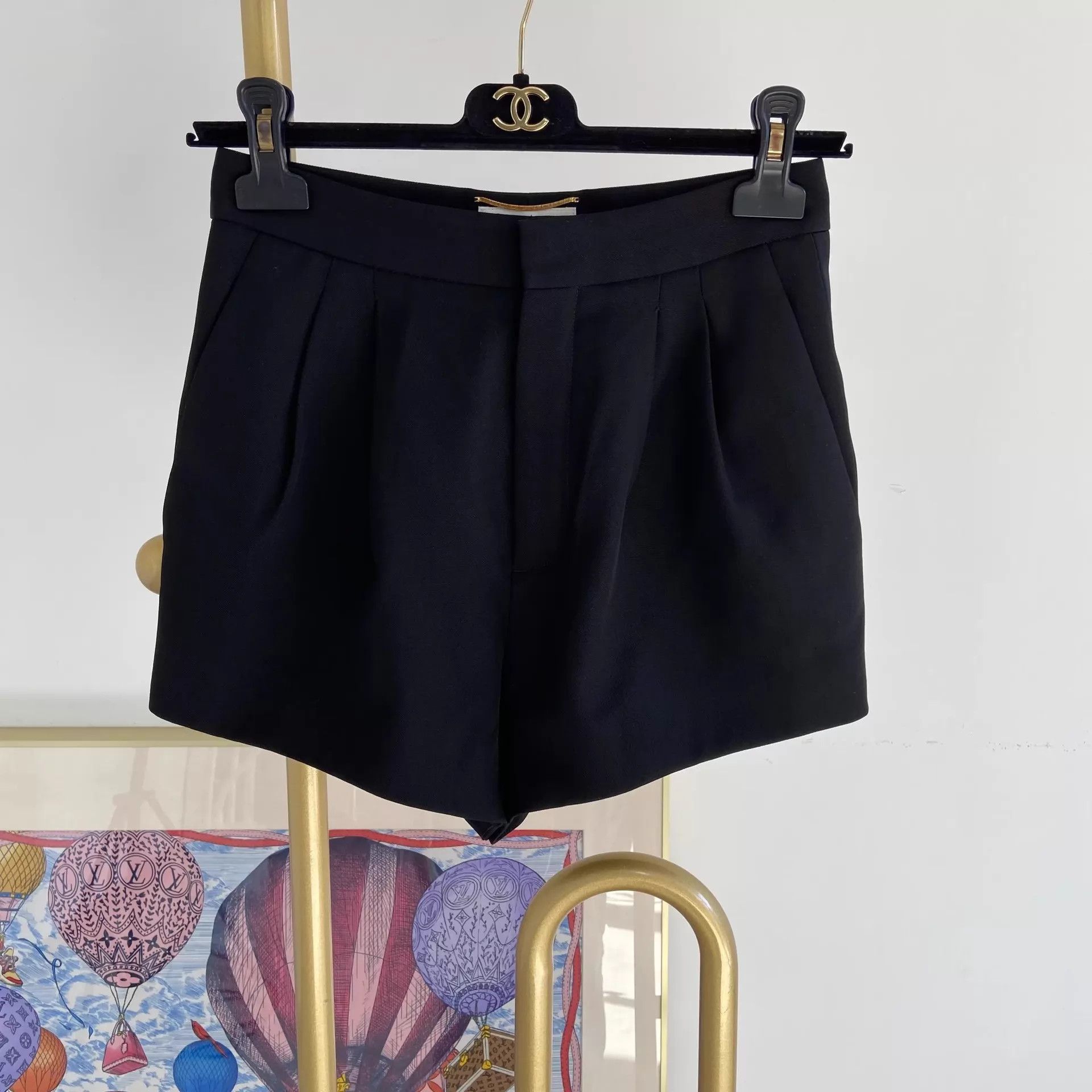 Saint Laurent Paris Saint Laurent Black Short F36 Pre-Owned Size 25" / US 0 / IT 36 - 1 Thumbnail