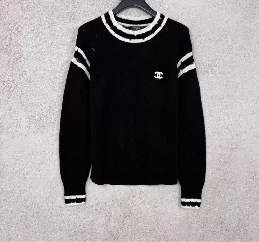 Chanel Chanel Cashmere Crewneck Sweater Size XS / US 0-2 / IT 36-38 - 1 Thumbnail
