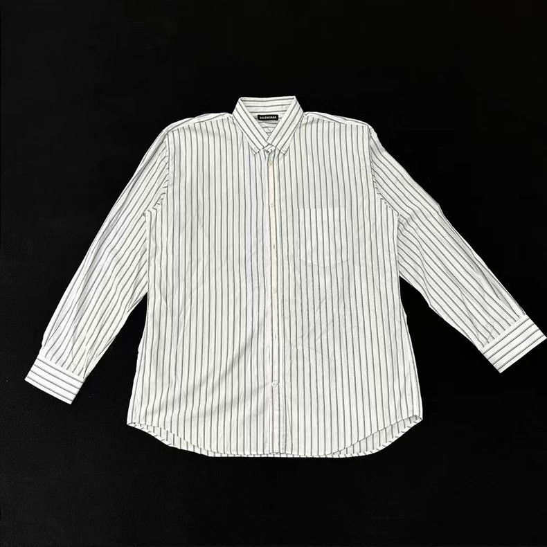 Balenciaga Balenciaga size 39 Shirt with large logo on the back Size US S / EU 44-46 / 1 - 1 Thumbnail