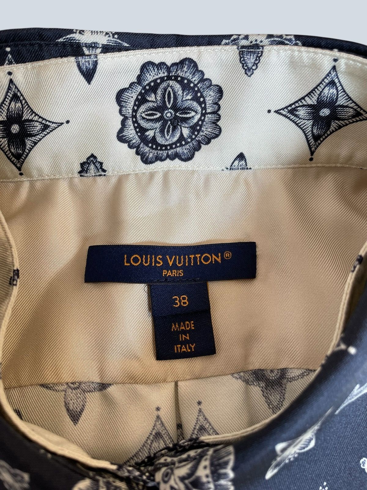 Louis Vuitton Louis Vuitton Monogram silk twill shirt, 38fr. Size S / US 4 / IT 40 - 8 Thumbnail