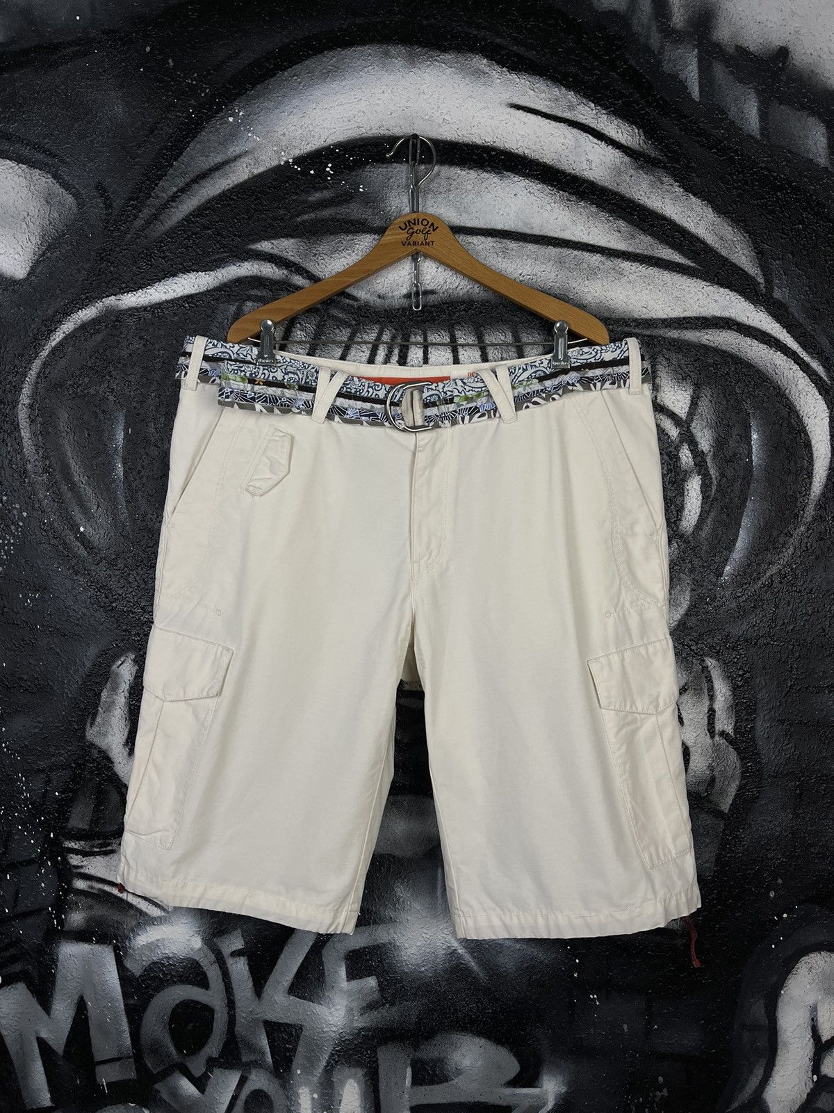 Hugo Boss Hugo Boss Comfort Fit Vintage White Cargo Shorts Size 56 Size US 38 / EU 54 - 2 Thumbnail