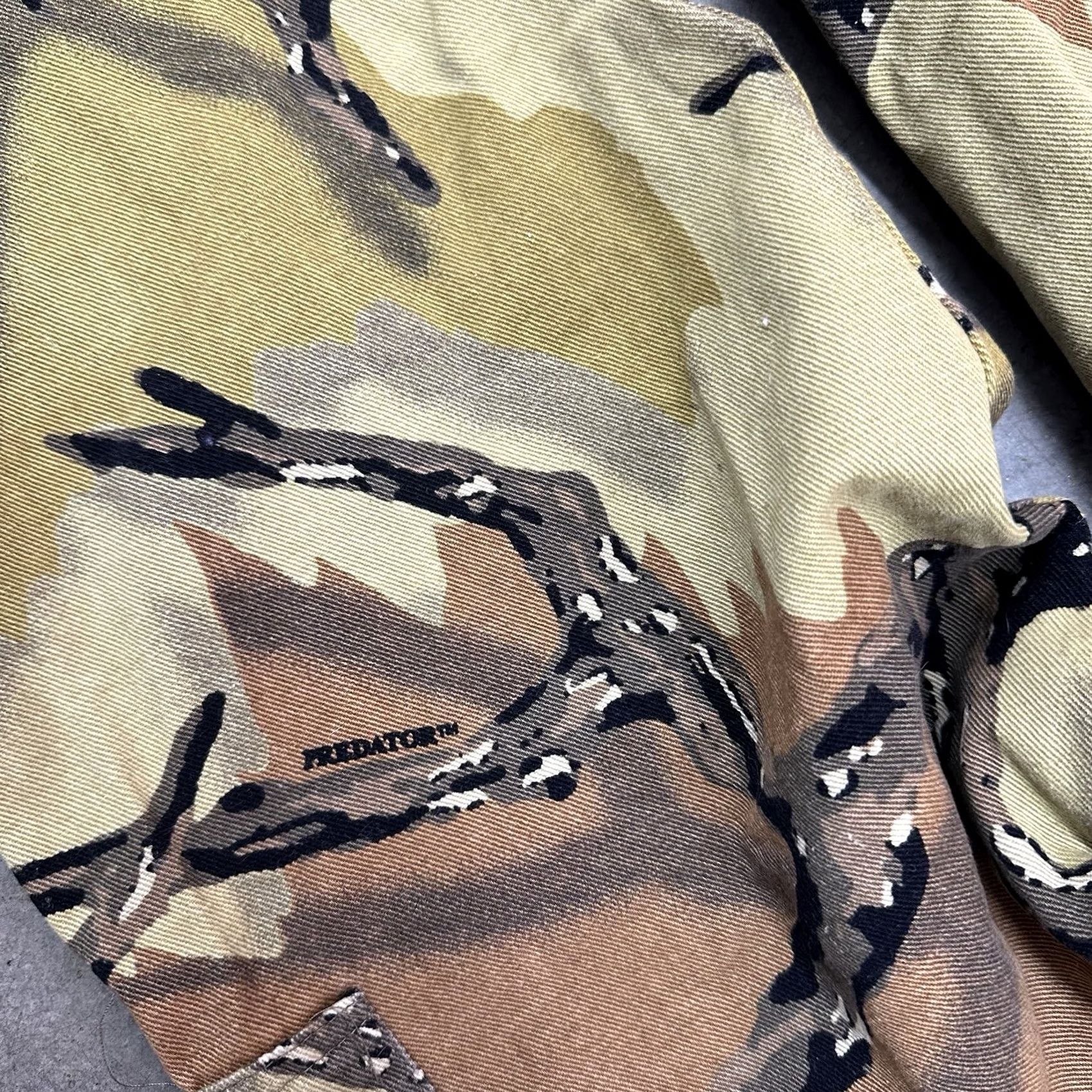Vintage VINTAGE Predator Camo Cargo Pants Men's XL Regular Rise 13 in Inseam 31 in USA 90s Camouflage Workwear<|vq_ eius|> Size US 36 / EU 52 - 7 Thumbnail