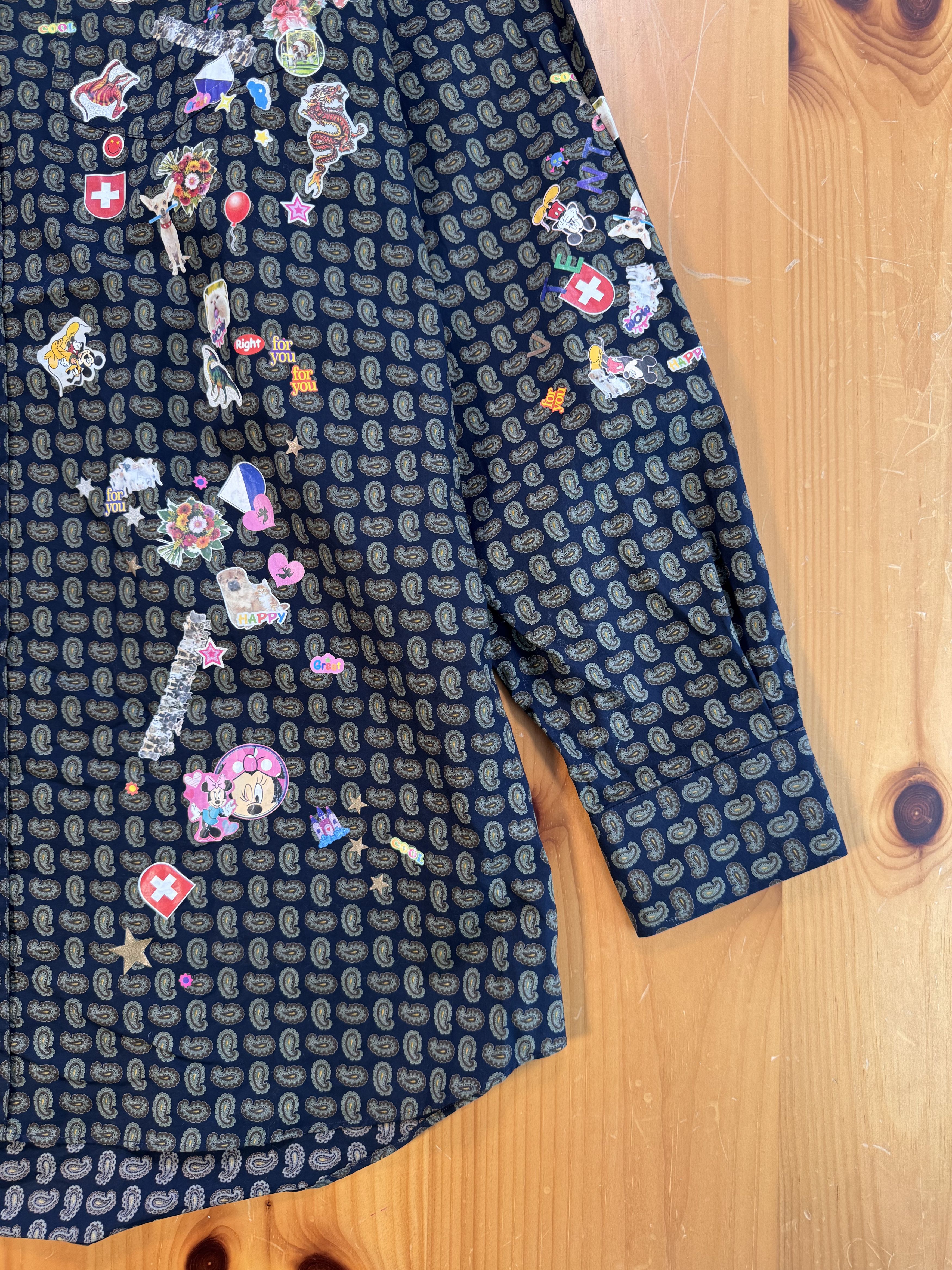 Vetements Vetements RUNWAY paisley & stickers print shirt Size US M / EU 48-50 / 2 - 3 Thumbnail