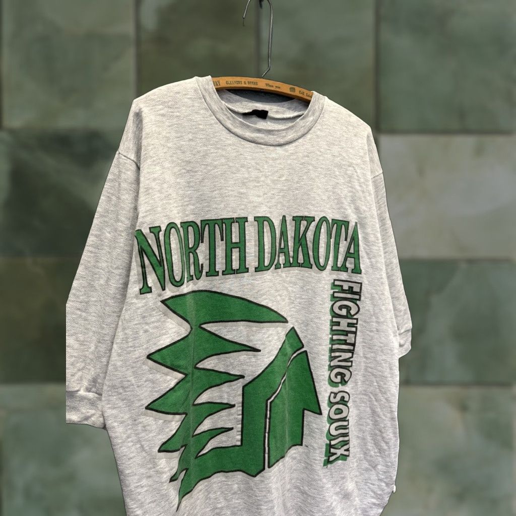 Vintage VINTAGE Zoo Crew Shirt XL Gray University Of North Dakota Fighting Sioux 90s Mens Size US XL / EU 56 / 4 - 1 Thumbnail