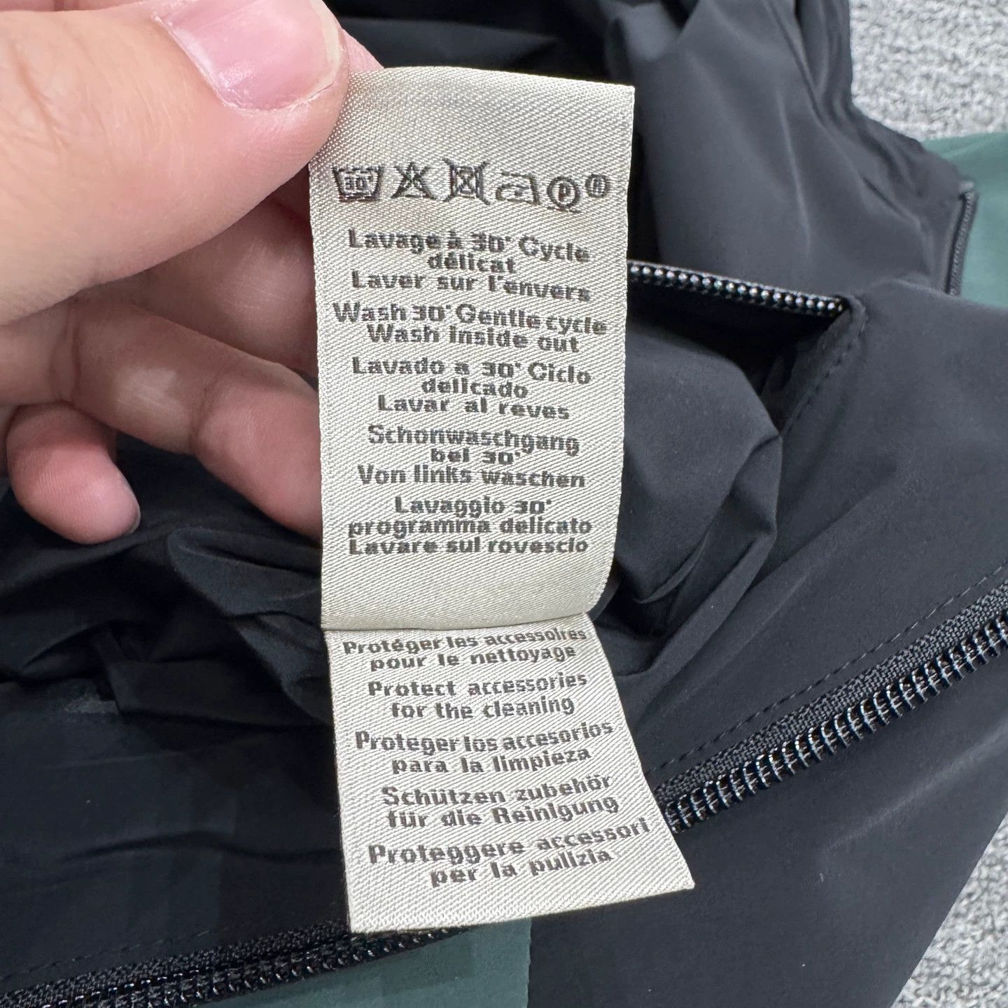 Hermes Hermes color blocked nylon jacket 46 Size US S / EU 44-46 / 1 - 4 Thumbnail