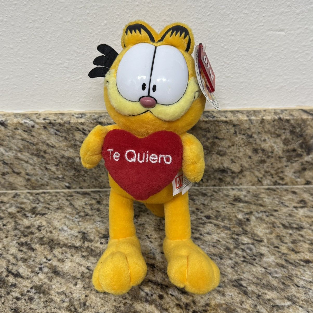 Vintage Vintage Garfield “Te Quiero” 10" Spanish Valentine Day Plush Size ONE SIZE - 1 Thumbnail