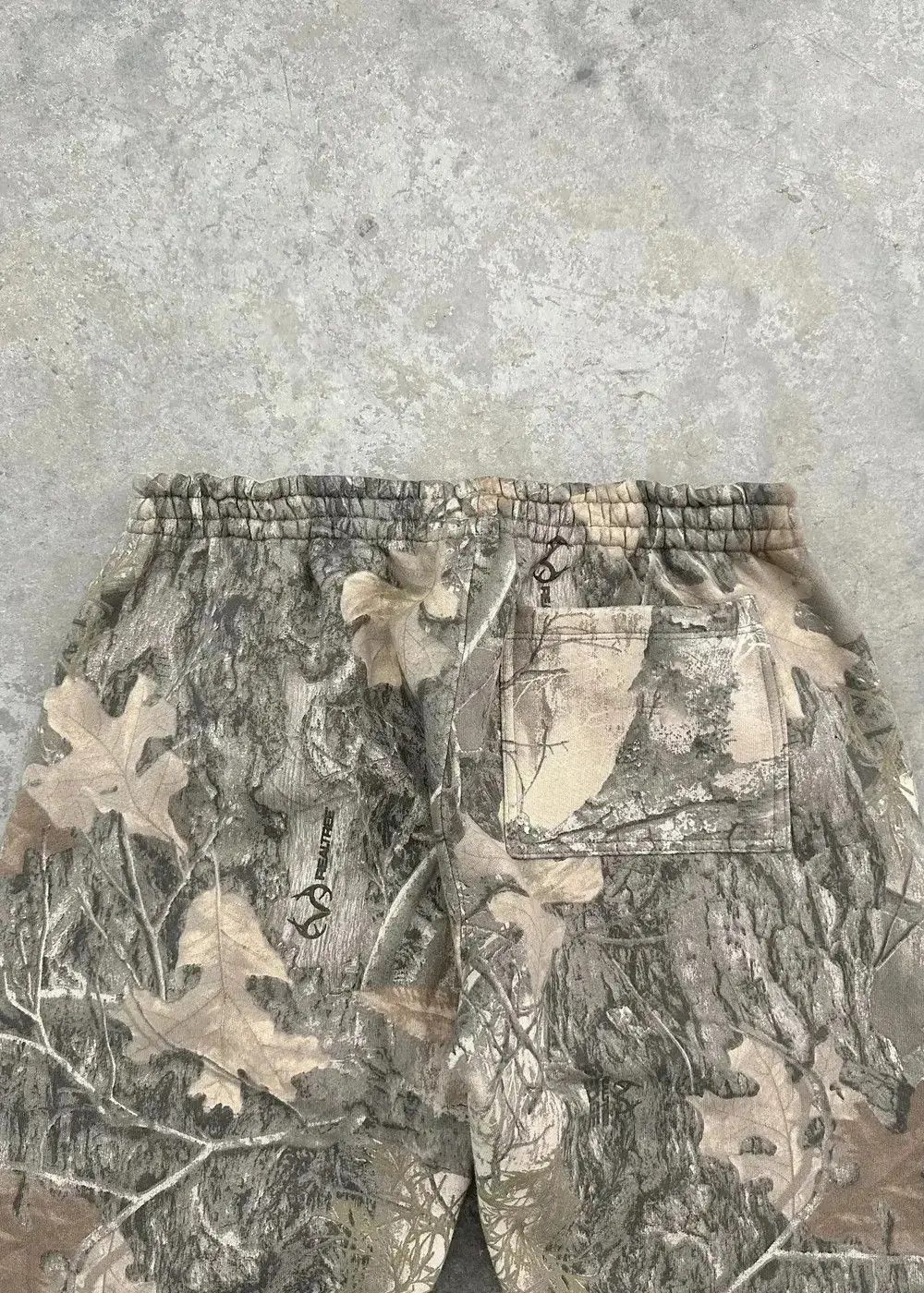 Japanese Brand × Realtree × Vintage Cotton Real Tree Camouflage Baggy Sweatpants Size US 36 / EU 52 - 4 Thumbnail