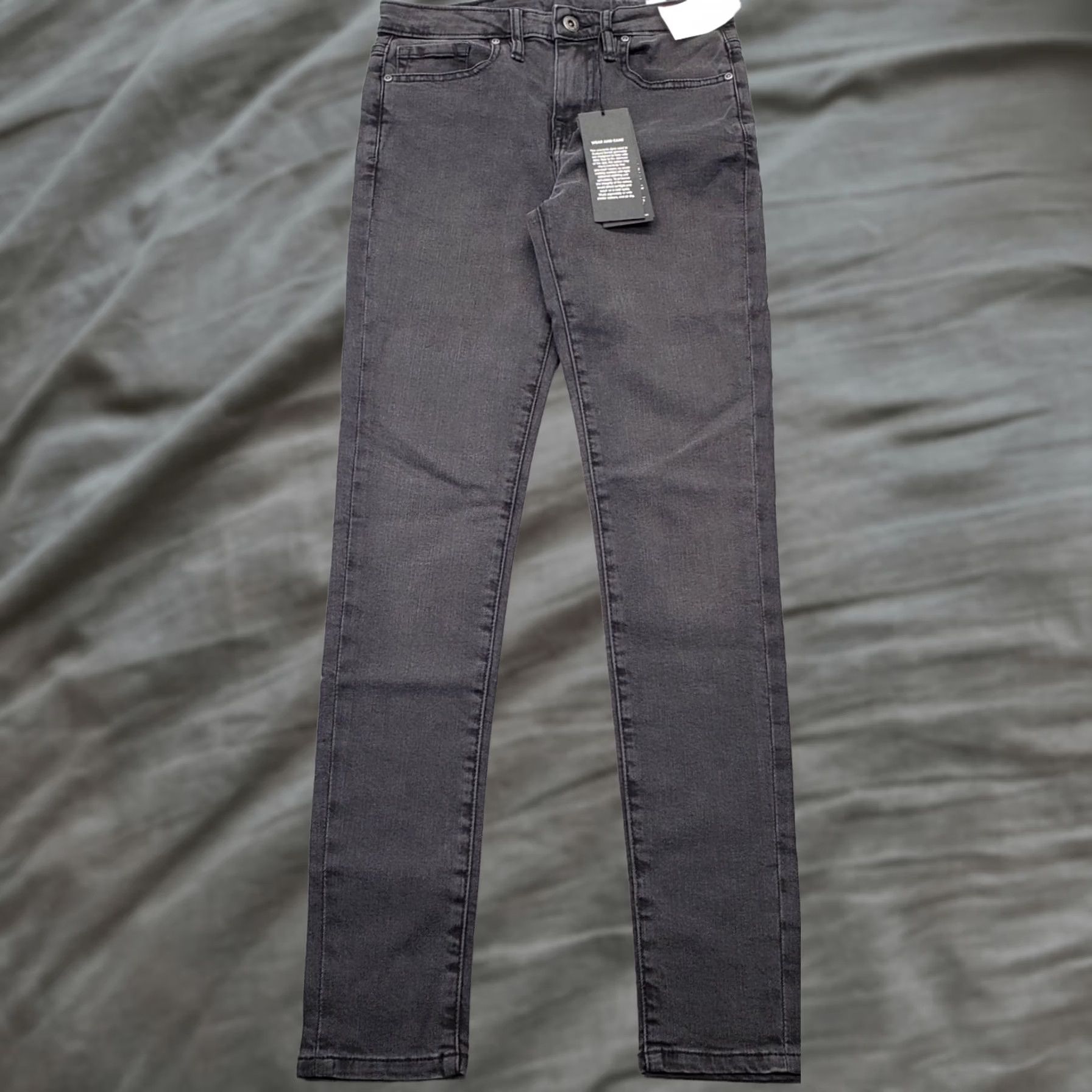 Denime Outland Jeans Women 24 Black Denim Isabel 28" Length Harriet Mid-Rise Skinny Leg Women Size 24 Denim Dark Black Size 42" / US 20 - 1 Thumbnail