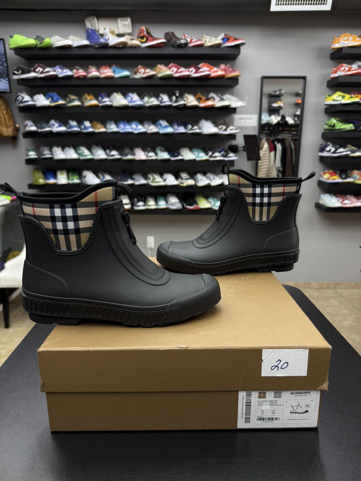 Burberry Burberry Flinton Check Rain Boots Booties Size 39 / 9 US Size US 9 / IT 39 - 1 Thumbnail