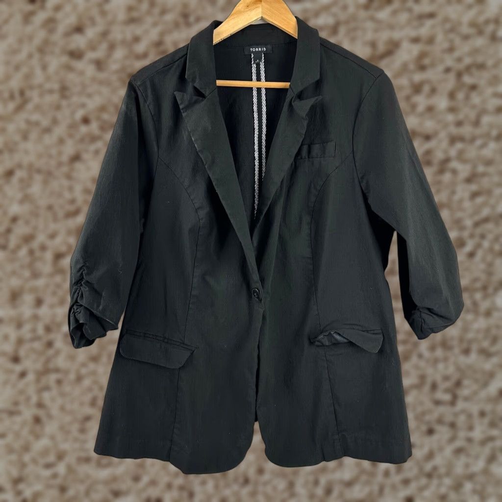Torrid Torrid Stretch Blazer Womens Size 4 Black 3/4 Sleeve Button Closure Studio Lexington Millennium Classic Designer Convenience Stretch Jacket Size S / US 4 / IT 40 - 1 Thumbnail
