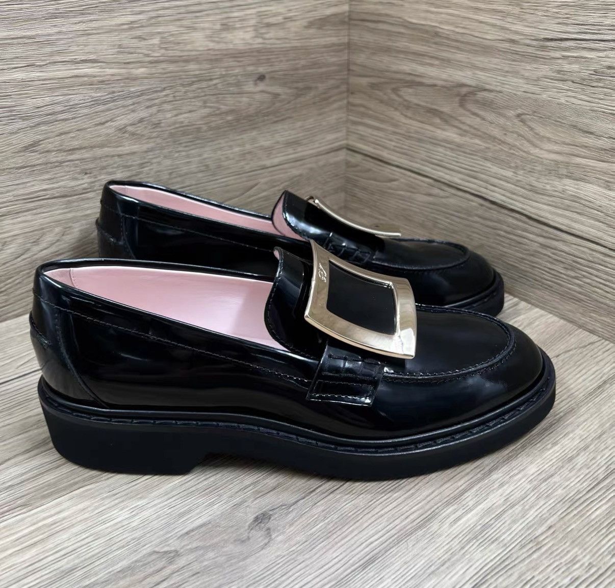 Roger Vivier Roger Vivier Patent Square Buckle Loafers J41 Size US 8 / IT 38 - 3 Thumbnail