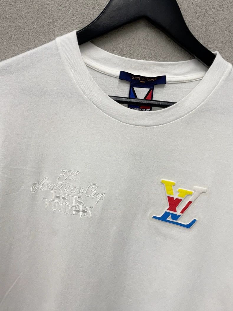Louis Vuitton Louis Vuitton 24 Logo Embroidered Crew Neck Casual Short S Size US L / EU 52-54 / 3 - 3 Thumbnail