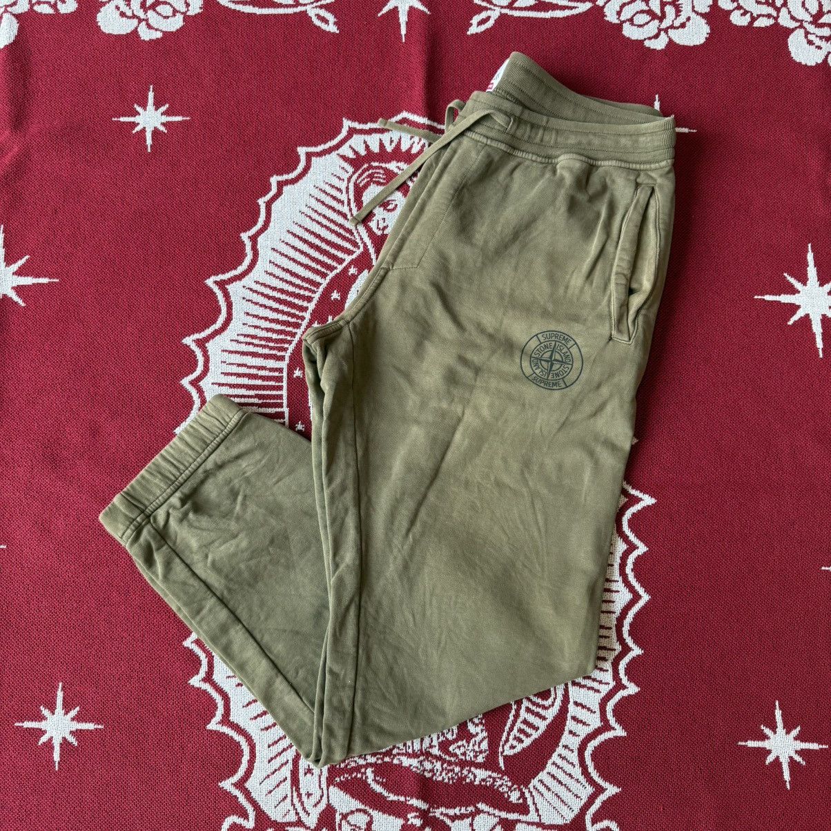 Stone Island × Supreme Used FW17 Supreme Stone Island Sweatpants Size L Olive Size US 34 / EU 50 - 6 Thumbnail