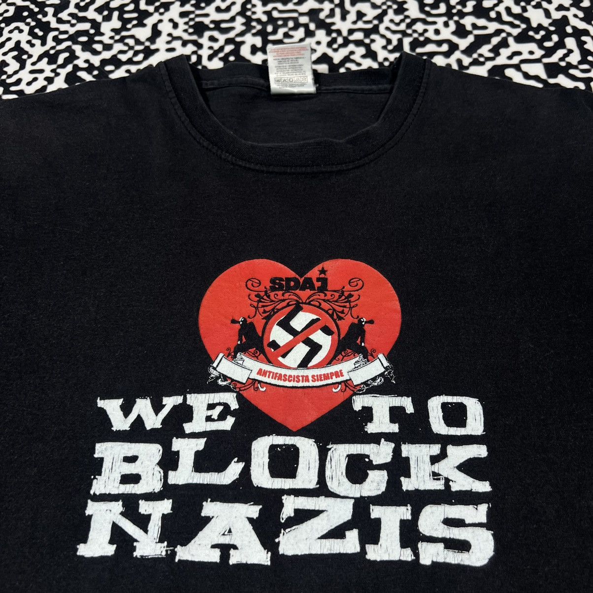 Vintage Vintage Y2K Rare SDAI Block Nazis Italian Antifa Punk Tshirt Size US M / EU 48-50 / 2 - 6 Thumbnail