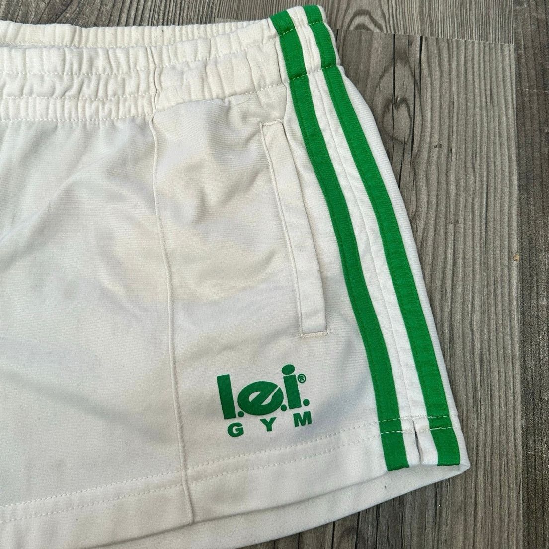 Other L.E.I white green striped gym shorts active Size 30" / US 8 / IT 44 - 2 Thumbnail