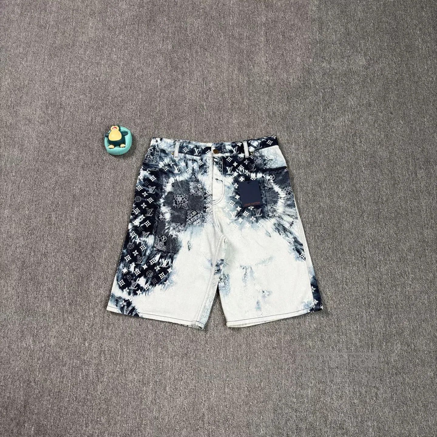 Louis Vuitton LV Bandana Print Denim Shorts. Size US 32 / EU 48 - 1 Thumbnail