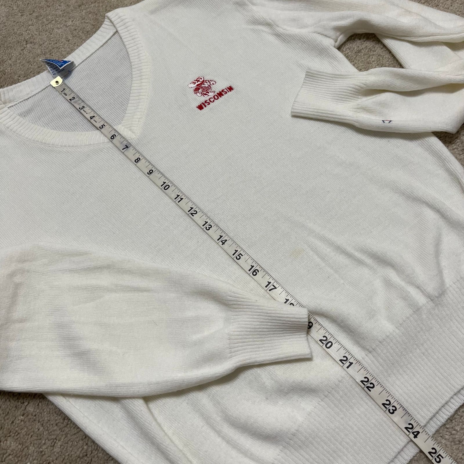 Champion Vintage Champion Wisconsin Badgers White V-Neck Sweater XL Size US XL / EU 56 / 4 - 5 Thumbnail