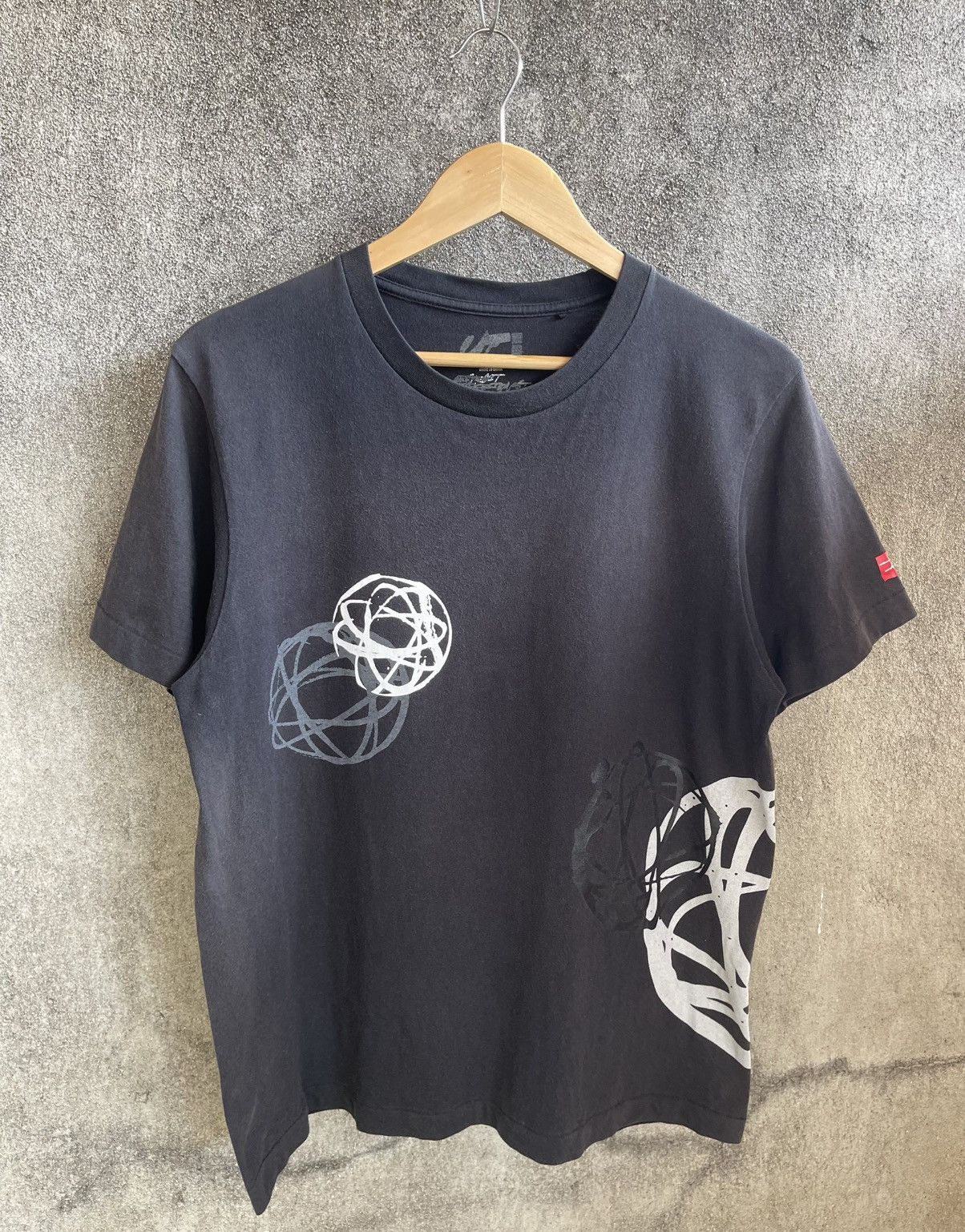 Futura × Uniqlo Hype🔥FUTURA✖️UNIQLO🔥Sun Faded Art Tshirt Size US L / EU 52-54 / 3 - 1 Thumbnail