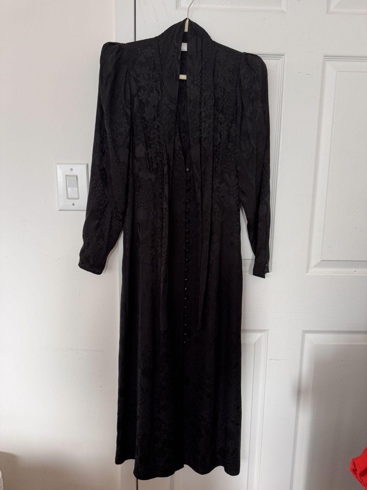 Aritzia aritzia long sleeve padded shoulder silk dress US4 Size S / US 4 / IT 40 - 2 Thumbnail