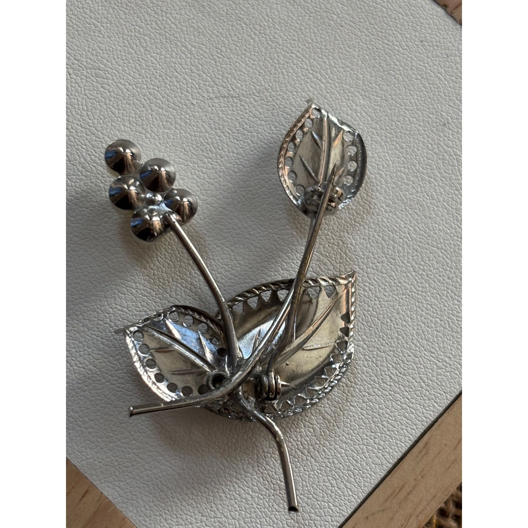 Other Vintage Silver Leaf & Pearl Brooch Pin Size ONE SIZE - 3 Thumbnail
