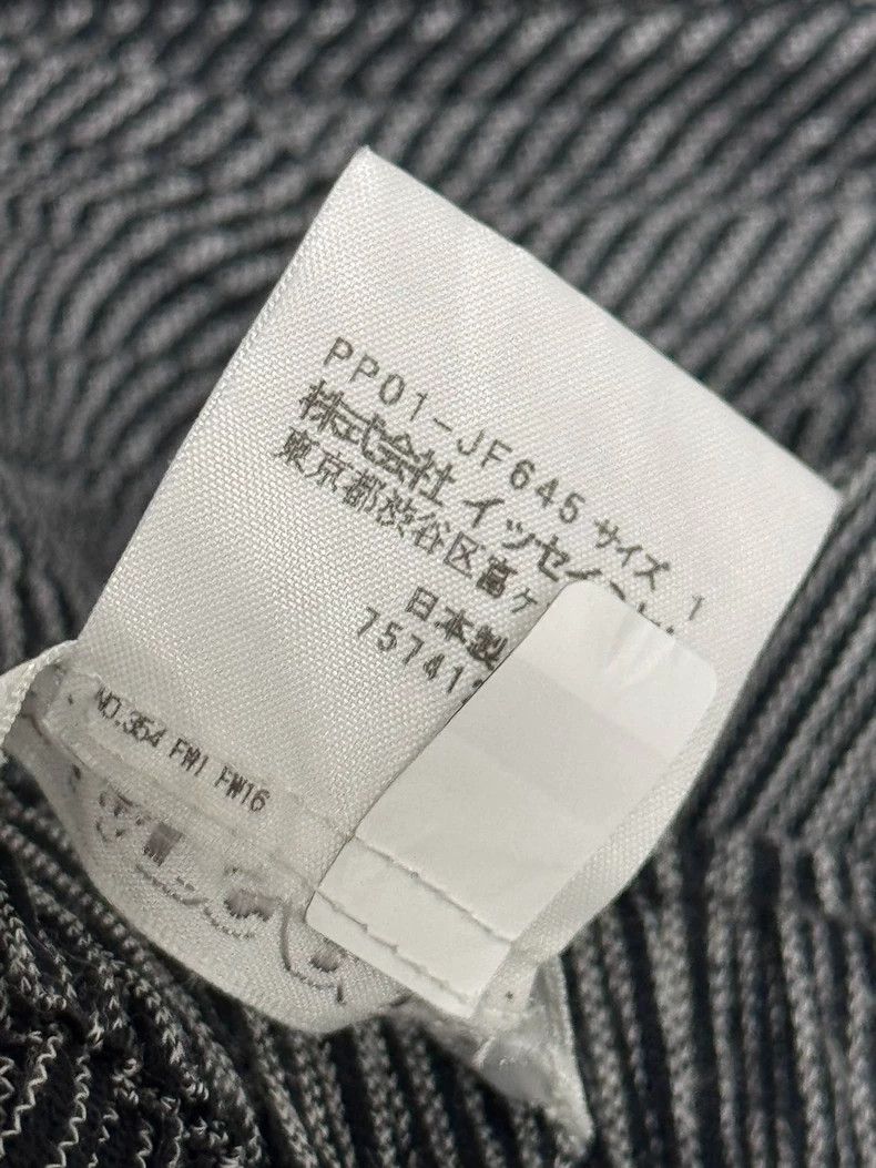 Issey Miyake Issey Miyake size:3 Grey pleated short-sleeved shirt Size S / US 4 / IT 40 - 9 Thumbnail
