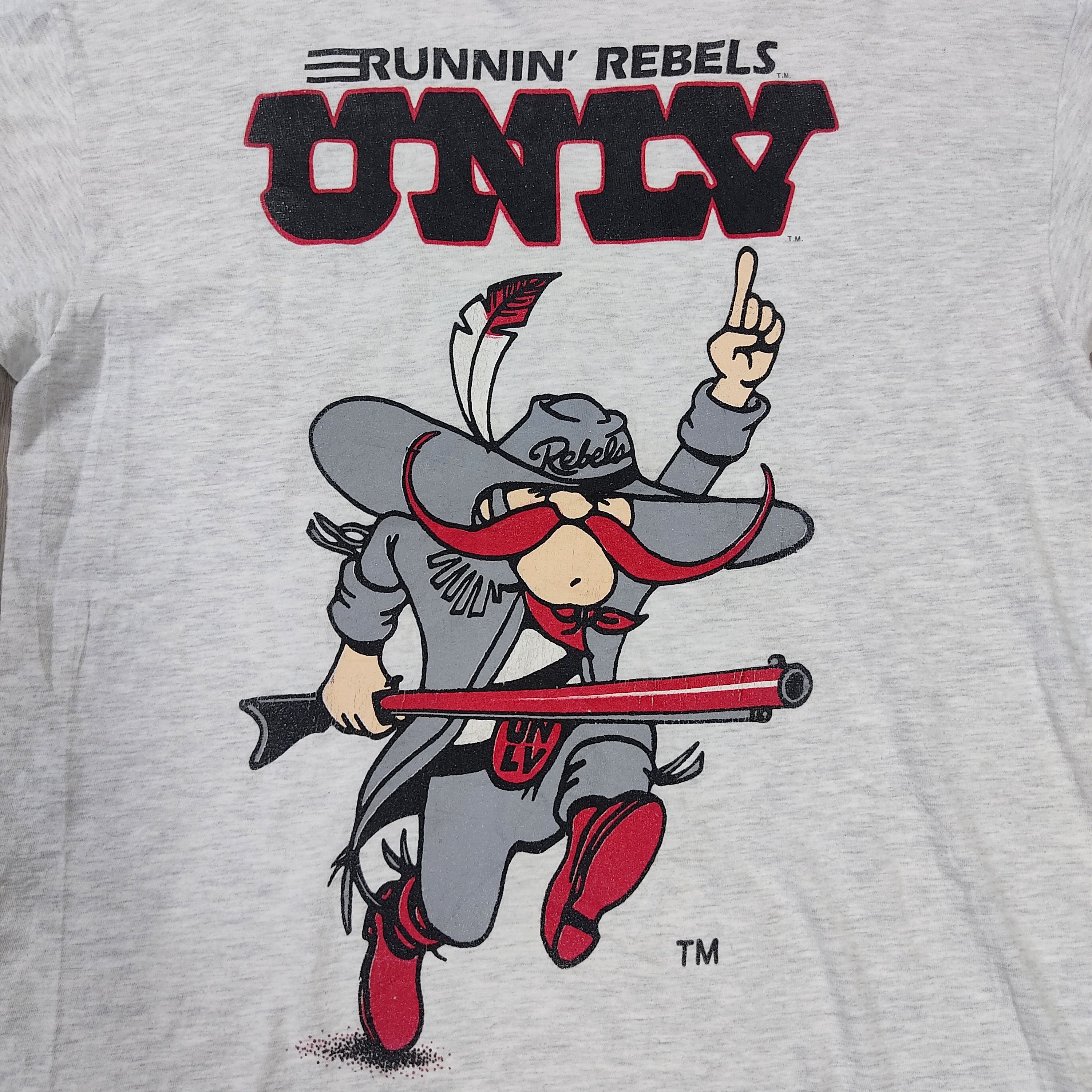 Vintage Vintage UNLV Runnin Rebels NCCA College T-shirt Size US L / EU 52-54 / 3 - 4 Thumbnail