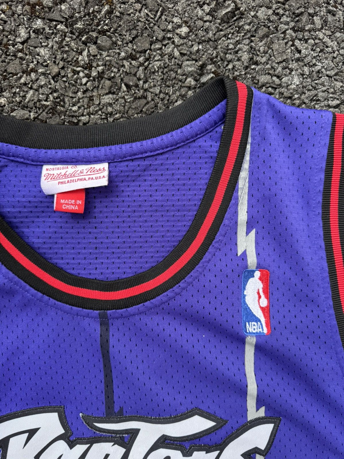 Mitchell & Ness RARE Vintage 1998-1999 NBA Vince Carter #15 Toronto Raptors Size US M / EU 48-50 / 2 - 5 Thumbnail
