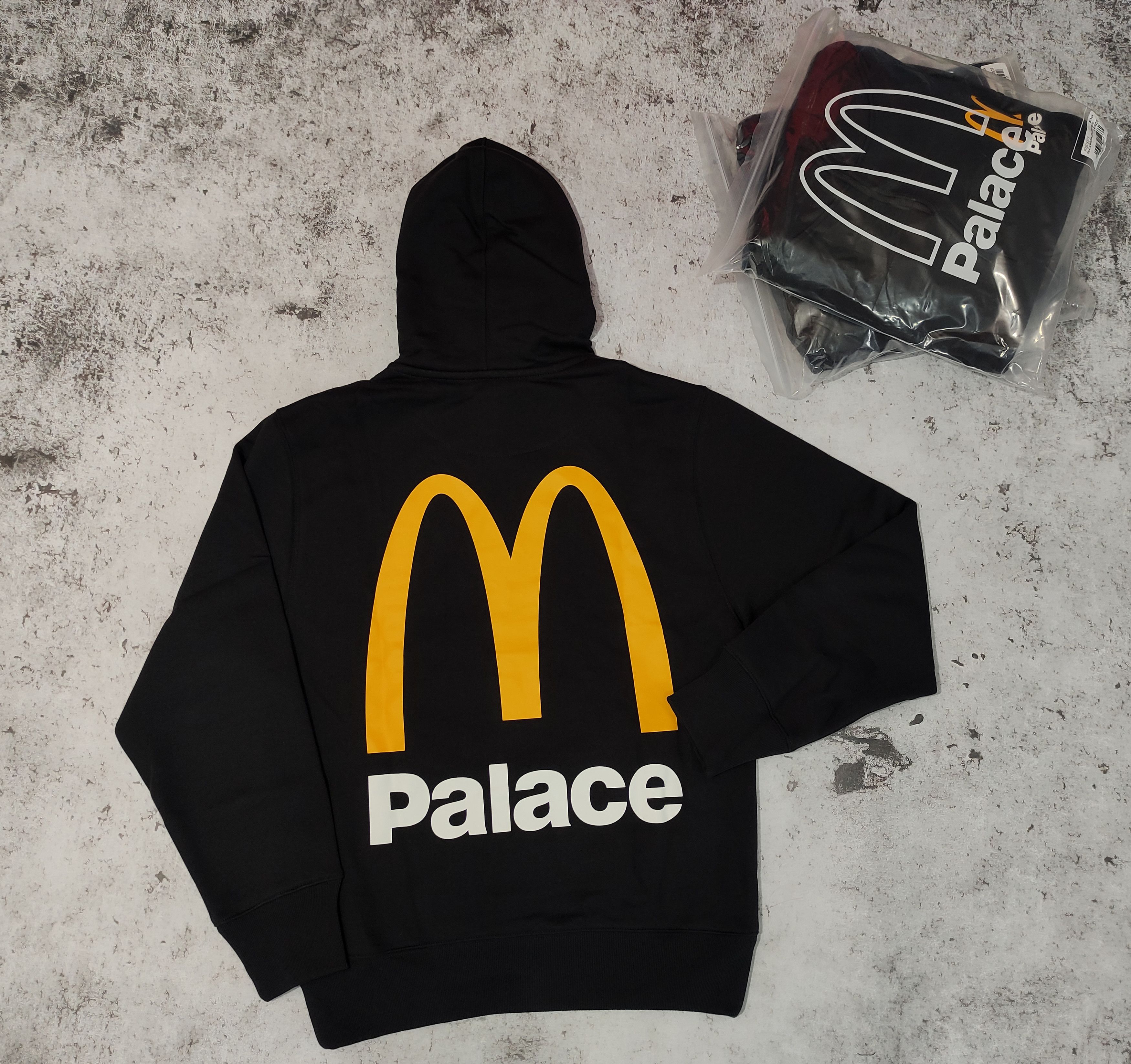 palace skateboard 　jobsworth appleパーカー Apple × Palace Jobsworth Hood Black Palace Skateboards Hoodie