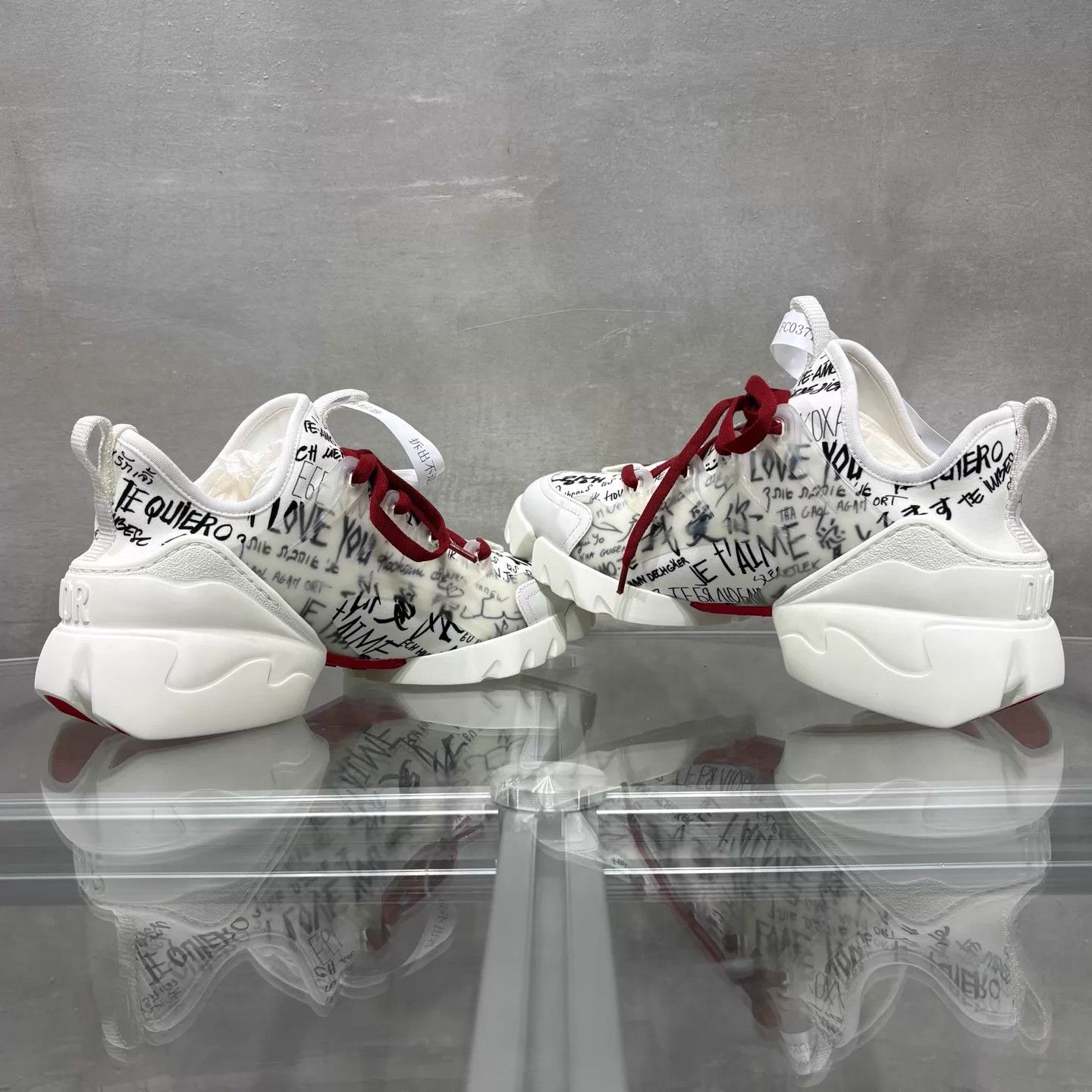 Dior Dior Doodle Dad Sneaker White Red V-Day Women's 37 Size US 6.5 / IT 36.5 - 5 Thumbnail