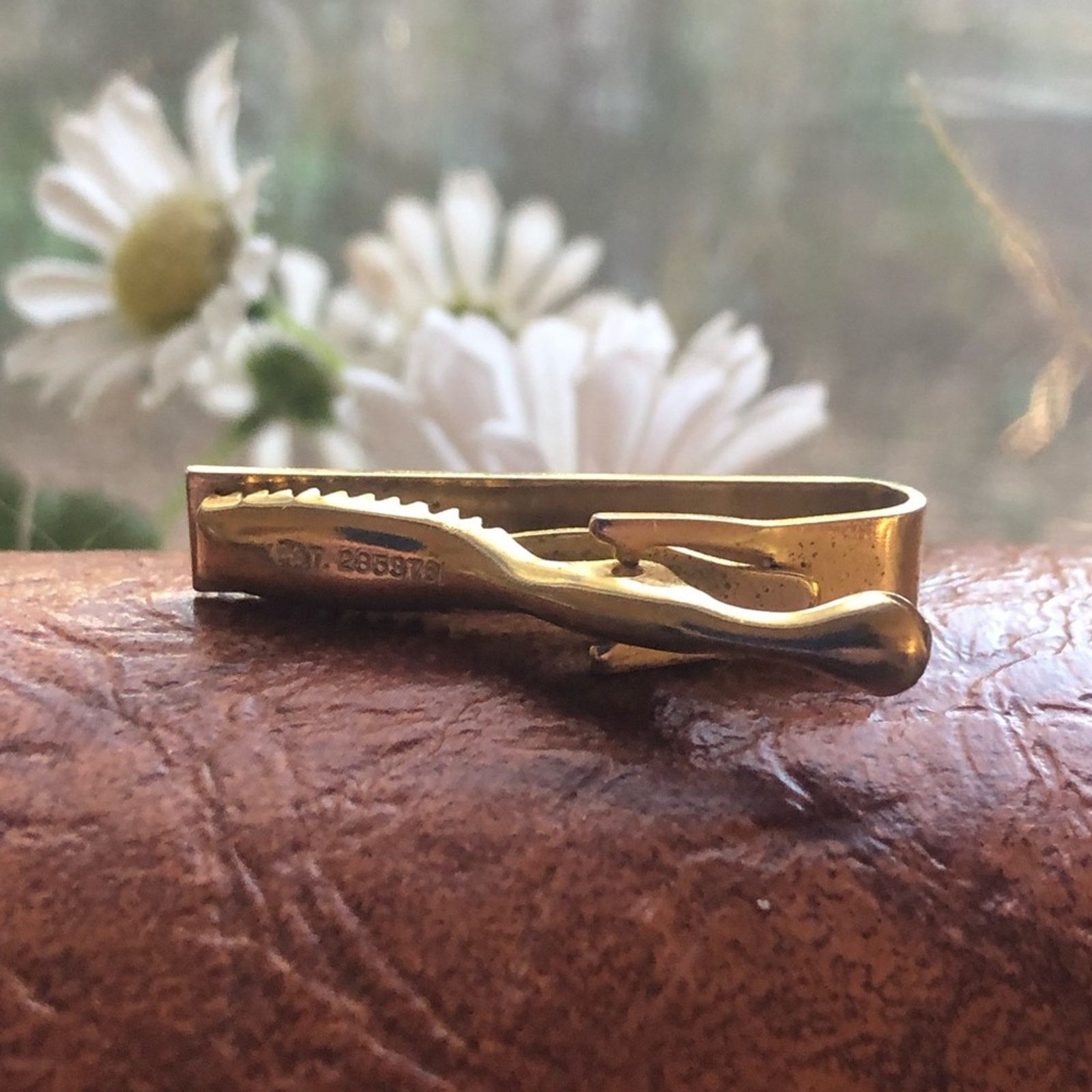 Vintage Vintage 1950s gold engraved animal petroglyph tie bar clip Size ONE SIZE - 6 Thumbnail