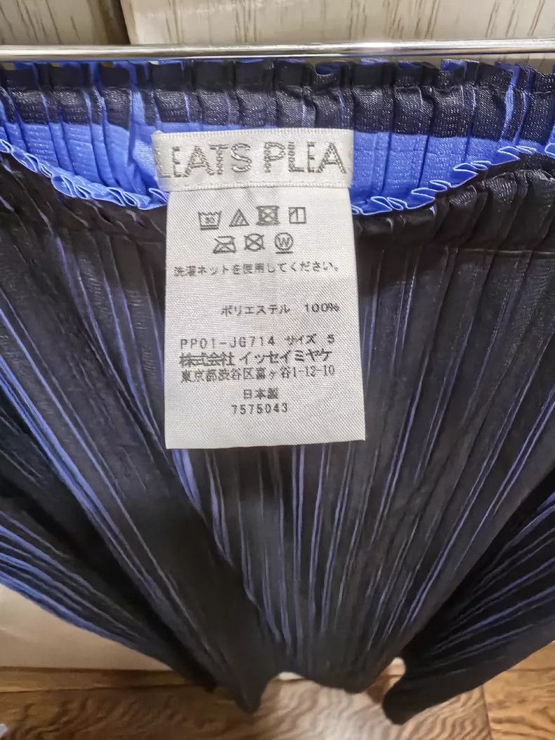Issey Miyake Issey Miyake size:5 Black pleated skirt Size 42" / US 20 - 2 Thumbnail